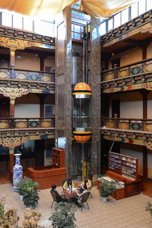 Lanting Yipin Hotel Shangri-La Exterior photo