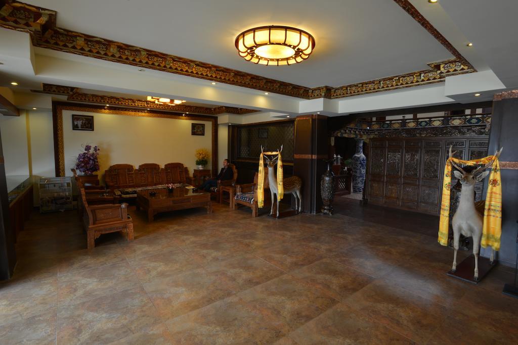 Lanting Yipin Hotel Shangri-La Exterior photo