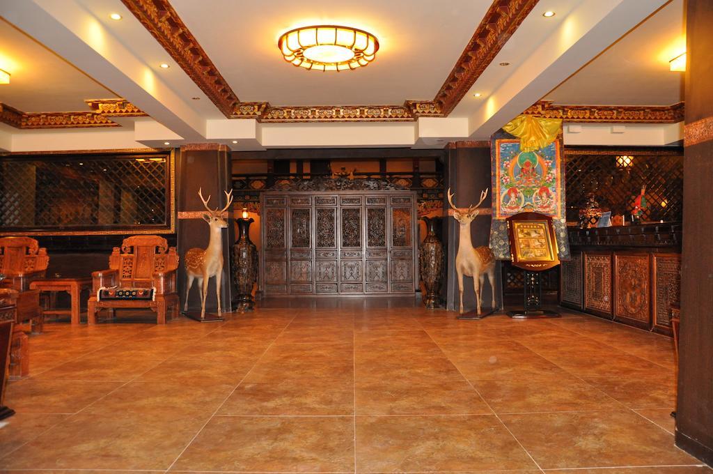 Lanting Yipin Hotel Shangri-La Exterior photo