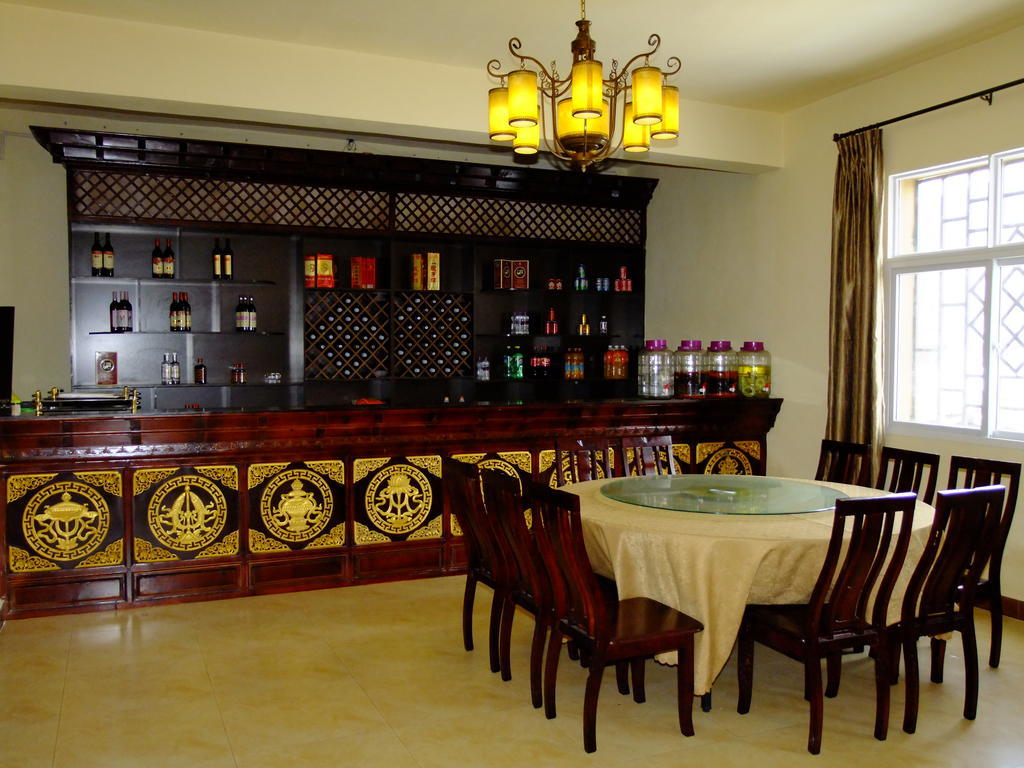 Lanting Yipin Hotel Shangri-La Exterior photo